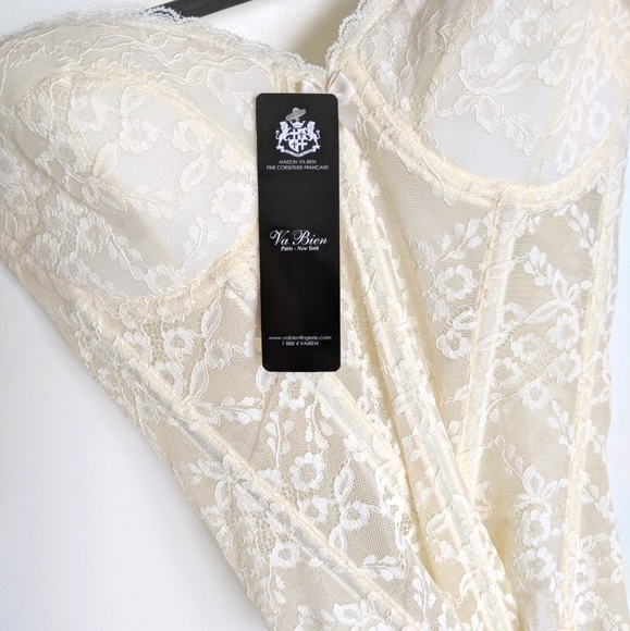 Lace Bustier - Picture 2 of 4